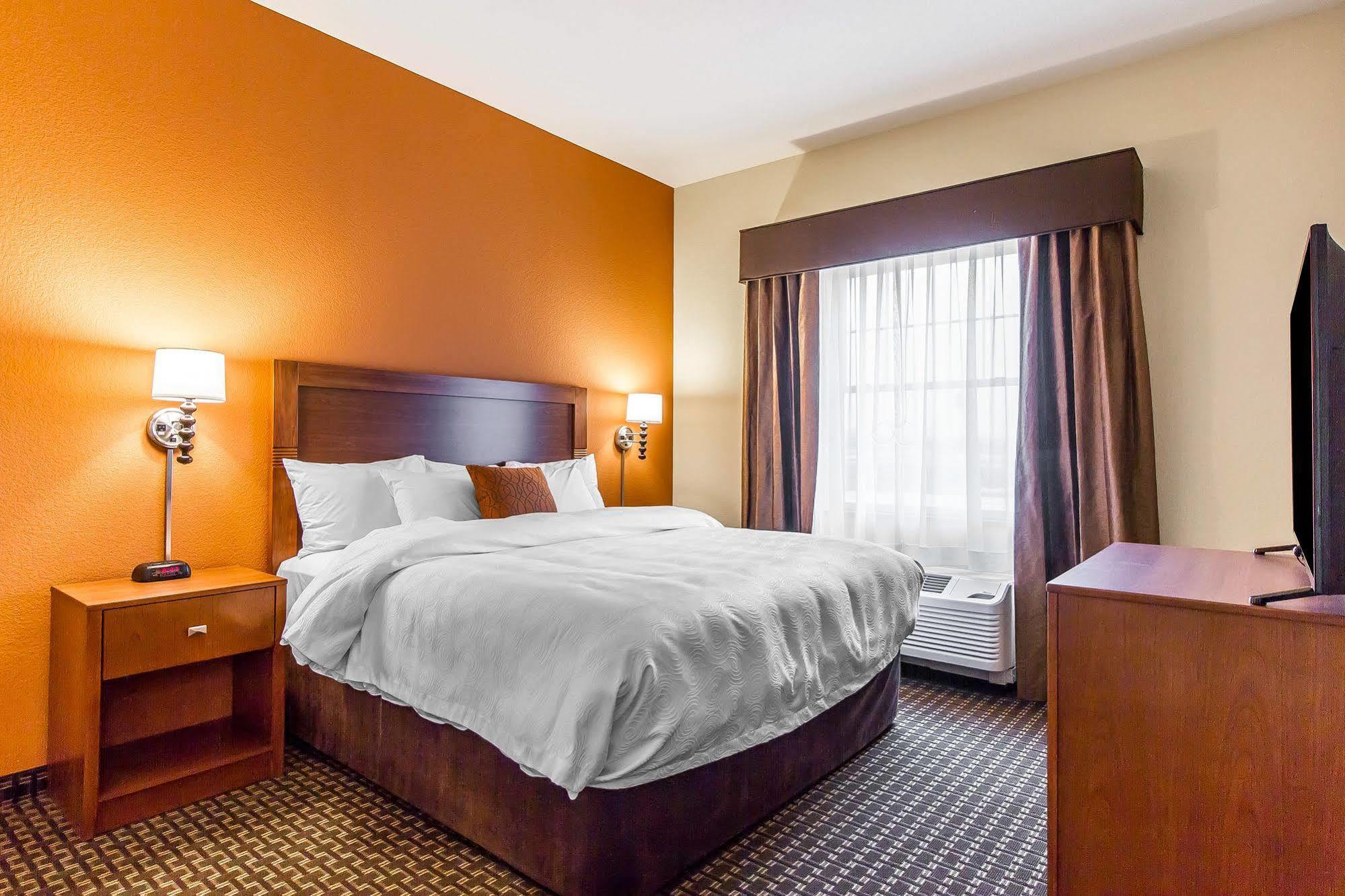 Mainstay Suites Stanley Zewnętrze zdjęcie