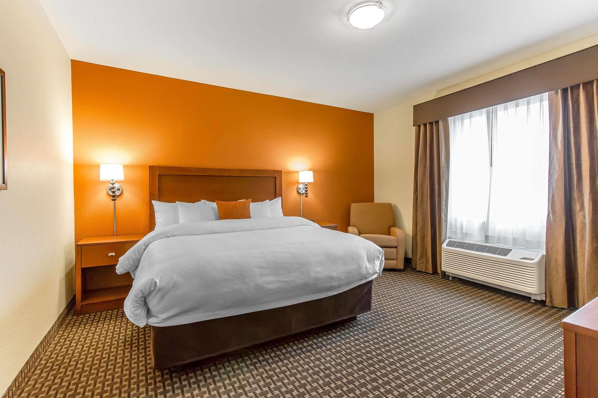 Mainstay Suites Stanley Zewnętrze zdjęcie