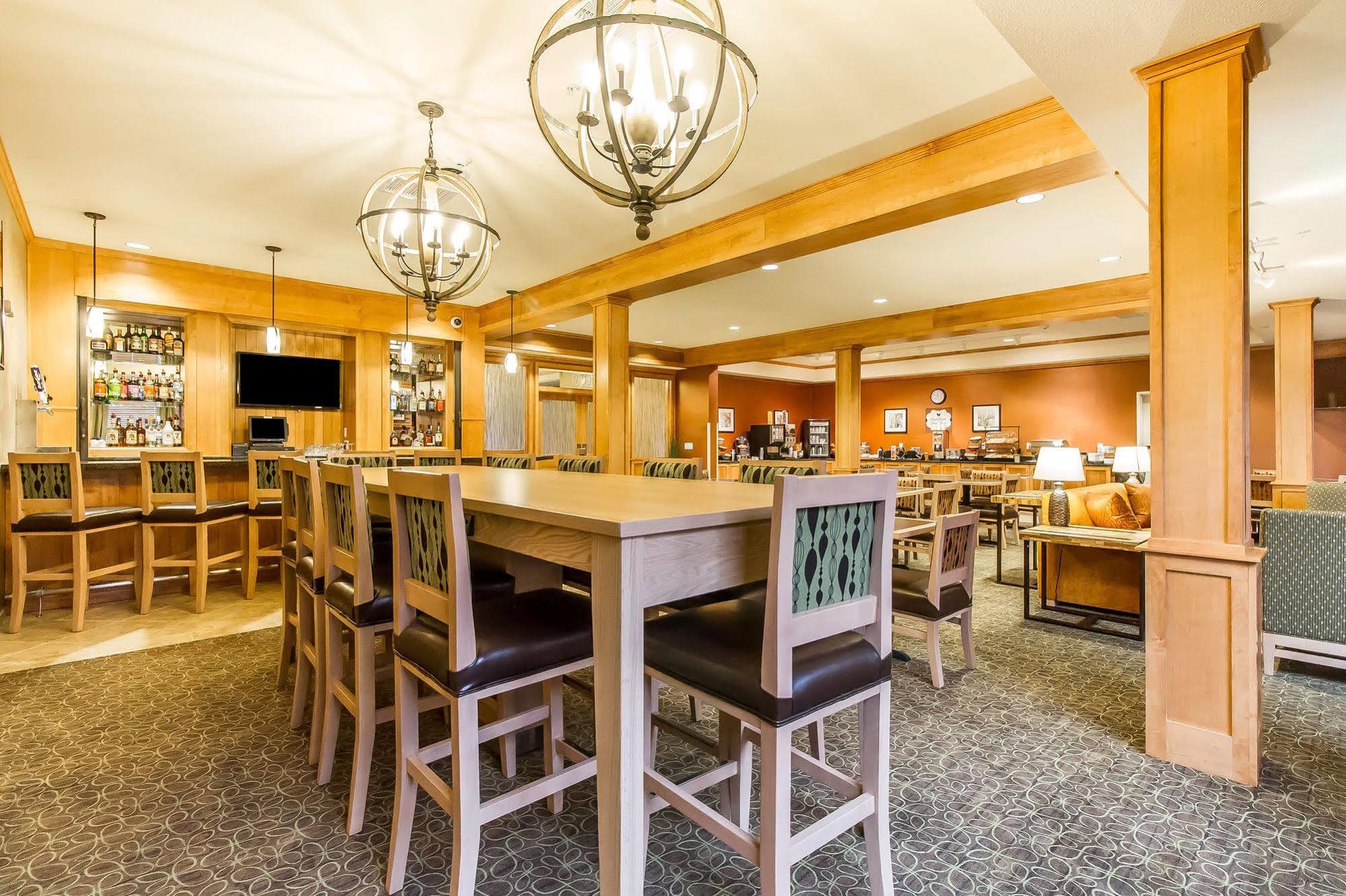 Mainstay Suites Stanley Zewnętrze zdjęcie
